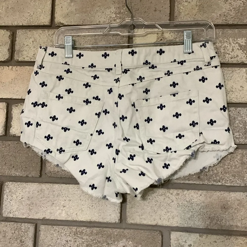 3for$20 jeans size 28 (reg not plus size)